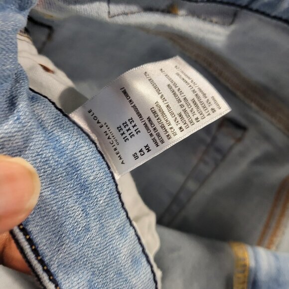 American Eagle Jeans Mens 31x32 Athletic Skinny Light Wash Distressed - Picture 3 of 9